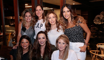 Sofía Romero, Adriana Pedroza, Anna Astrid Navarro, Liliana Soto, Chelito Padrón, Erika Ramírez y Sandra Revilla.