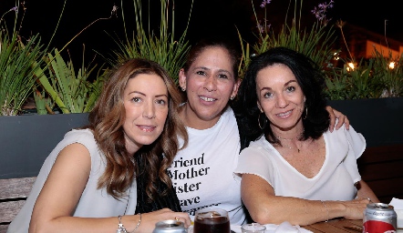  Anna Astrid Navarro, Adriana Rodríguez y Adriana Espinosa.