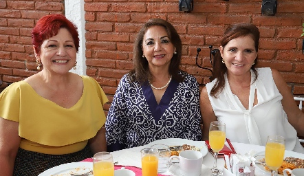  Adela Martínez, Rosy Martínez y Rocío Dávila.