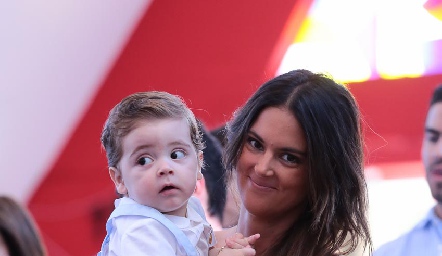  Melissa Ruiz con su hijo Bruno.
