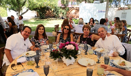 Alfonso Mancilla, Chiquis de Mancilla, María Cecilia de Mancilla, Lucía Mancilla y Carlos Sauza.