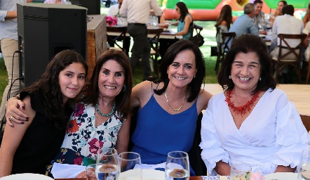Regina Urquiza, María José Urquiza, Carmela Torre y Claudia de González.