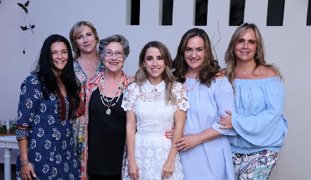  Ana Tere, Maru, Coquena, Gabriela y Ana Clara Bárcena con Ana Gaby Ibarra.