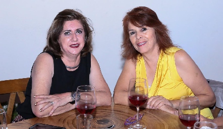  Rosaura López y Rocío Álvarez.