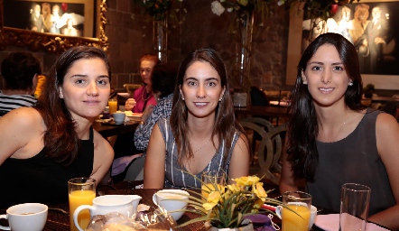  Eugenia Musa, Lore Andrés y Cata Abud.