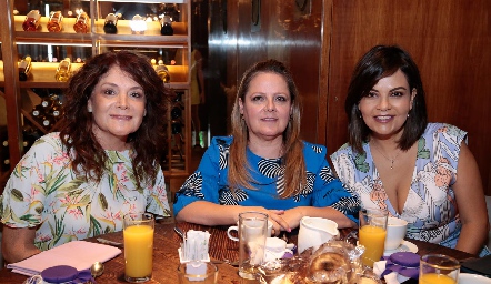 Beatriz Rojas, Elizabeth Hernández y KikisFernández.
