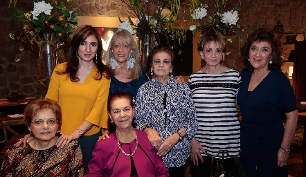 Martha Abud, Chayo, Ana María, Catalina, Margarita, Rosita y JulySarquis.
