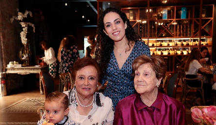 Maruca Flores, Ale Zepeda y Carmelita Díez Gutiérrez.