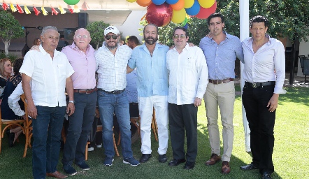  Óscar con sus amigos, Carlos Díaz de León, Neto Martínez, Carlos Díaz de León, Alfonso de la Barrera, Manuel Labastida y Gabriel Zárate.