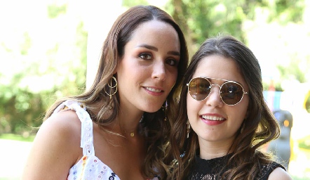  Ximena Castillo y Fernanda Cosío.