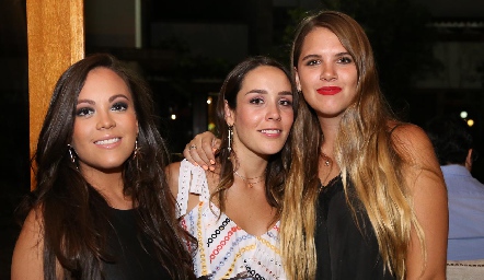 Daniela Echenique, Ximena Castillo y Ana Sofía Solana.