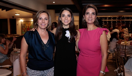 Bety Lavín, Sofía Álvarez y Lourdes Velázquez de Ávarez.