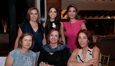 Bety Lavín, Sofía Álvarez, Lourdes Velázquez de Álvarez, Marlú Mendizábal, Brenda Álvarez y Lourdes Alcalde.