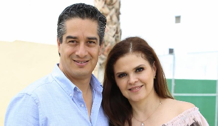  César Ramos y Cecilia Ponce de Ramos, papás de Fer.