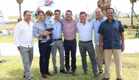  Javier Córdova, Gustavo Medina con Santi, César Ramos, Toño Gutiérrez, Óscar Mendizábal, Manolo Martins y Alejandro Aguillón.