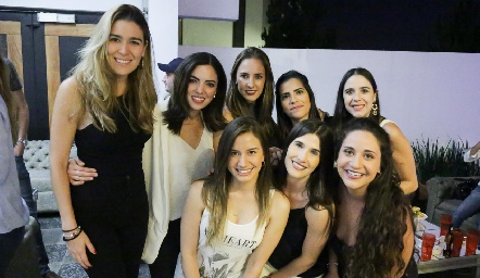  María Paula Hernández con sus amigas.