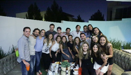 María Paula con sus amigos.