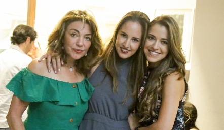  Nuria Lozano, María Paula y María José Hernández.