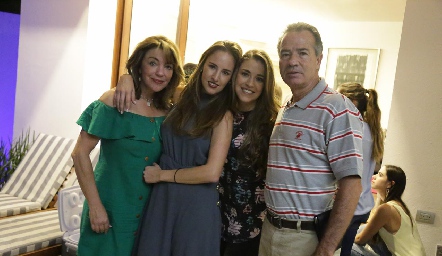  Nuria Lozano, María Paula , María José y José Luis Hernández.