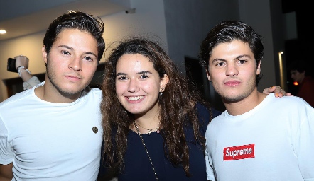  Alejandro Stevens, Montse Hampshire y Emilio Cabrera.