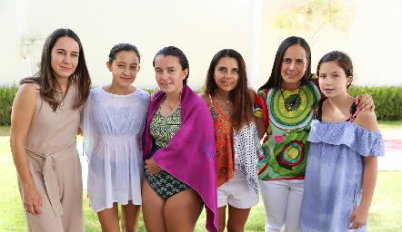 Fernanda Conde, Montse Marín, Emilia Gerardo, Claudia Leal, Cristina Vallejo y Ana Cris Almazán.