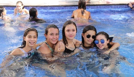  Romina Gaviño, Emilia Gerardo, Sofía Medina, Camila y Constanza Nava.
