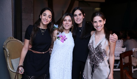  Isa Villanueva, Jimena Treviño, Mariana Rodríguez y Vale Zúñiga.