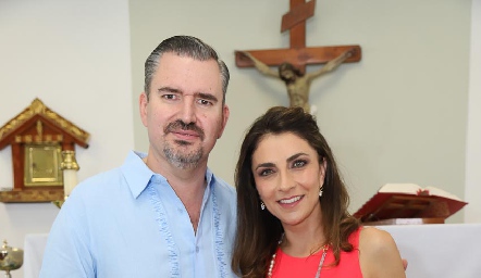 Jerónimo con sus padrinos Mario Güemes y Ale Dip.