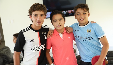  Daniel, Juan José y Arturo.