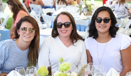  Fernanda Zárate, Gabriela Muñoz y Elizabeth Jiménez.