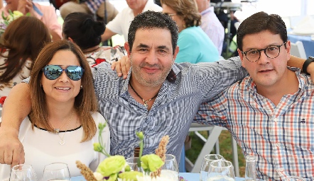  Mariel Quevedo, Juan Gallegos y Carlos Rosales.
