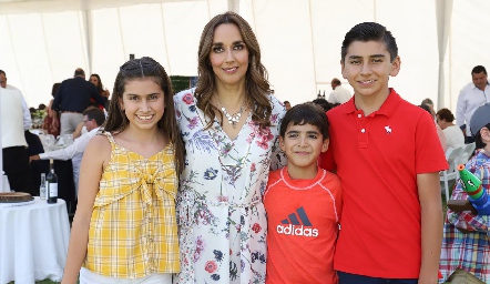  Nuria, Nuria, Jerónimo y Luis Fernando Torrescano.