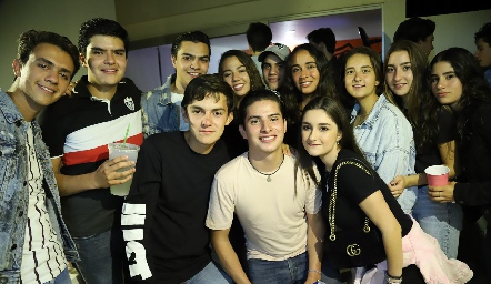  Mariano con sus mejores amigos.