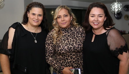  Mercedes Quintanar, Karina Mora y Rosalía Benavente.