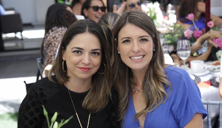  Cristina Garza y Doris Ruesga.