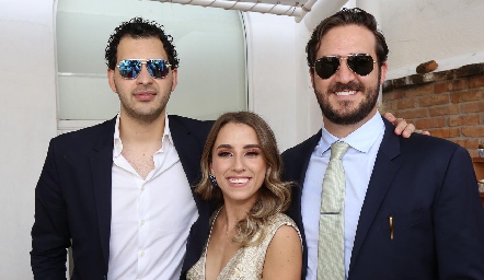 Chino Linares, Ana Gaby Ibarra y Ro Valle.
