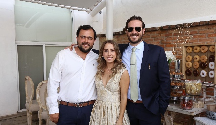 Con los recién casados.