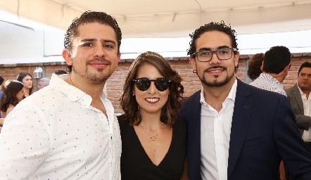 Manuel Mora, Cristina Kasis y Victorio Ortiz.