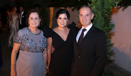  Martha Lee,  Martha Aldrett y Héctor Navarro.