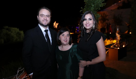  Tony Monroy, Mónica y Sofía Quintanilla.