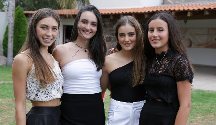  Giulia Sarocchi, Marina Nieto, Lorena de la Garza y Paulina González.