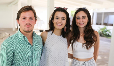  Jorge Meade, Pamela Zertuche y Mariana Meade.