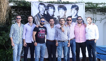  Pato Valle, Ricardo Espinosa, Frankie Gutiérrez, Gerardo Chevaile, Victorio Ortiz, Tai Bolestrely, Ro Valle y Elías Brahum.