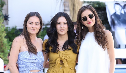 Lore Preciado, Fany Durón y Pamela Castro.
