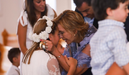  María José con su abuela Rosy Mercado.
