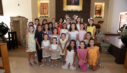  María José y Sofía con sus amigas.