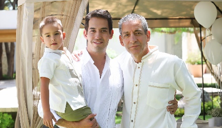  Tres generaciones de Ricardo Torres.