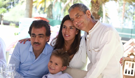  Gabriel, María José, Ricardo y Javier Torres.