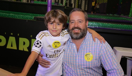  Diego con su papá Daniel Carreras.