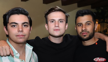  Arturo Guzmán, Santiago Corripio y Dominic.